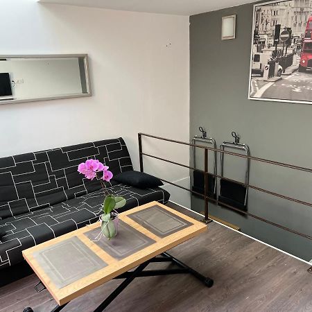 Charmante Maisonnette Au Coeur Du Village La Roque-d'Antheron Exteriör bild