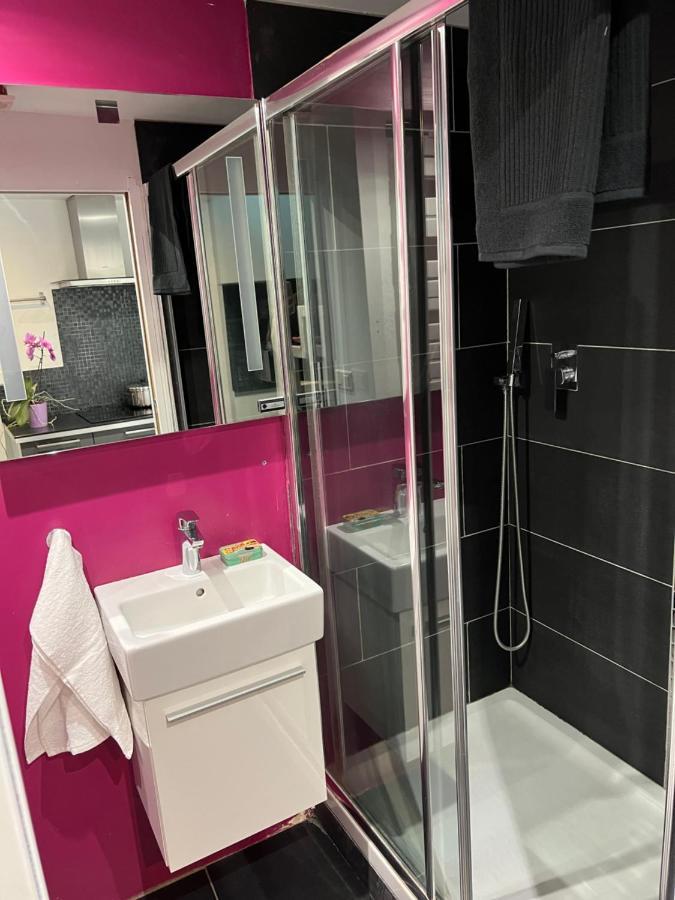 Charmante Maisonnette Au Coeur Du Village La Roque-d'Antheron Exteriör bild